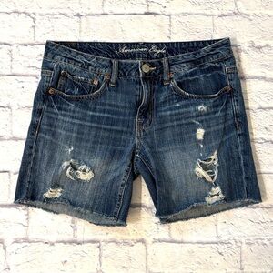 American Eagle Low Rise Denim Jean Shorts Relaxed Fit Distressed Details Size 6